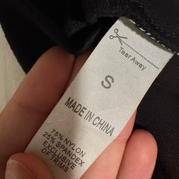 Black Scrunch-Bum Leggings — Size Small - Picture 2 of 3